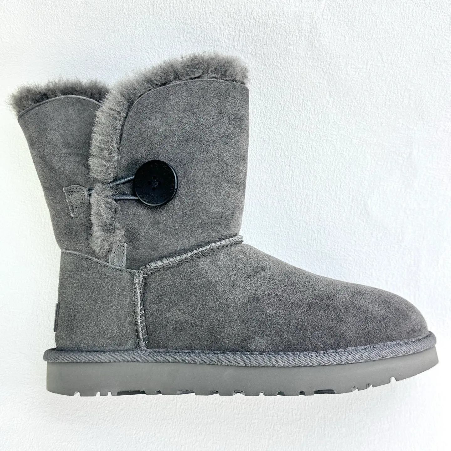 Local 💰460 UGG 6226 mid-tube wooden buckle, classic style of Longfeng fur, Size 35 36 37 38 39 40